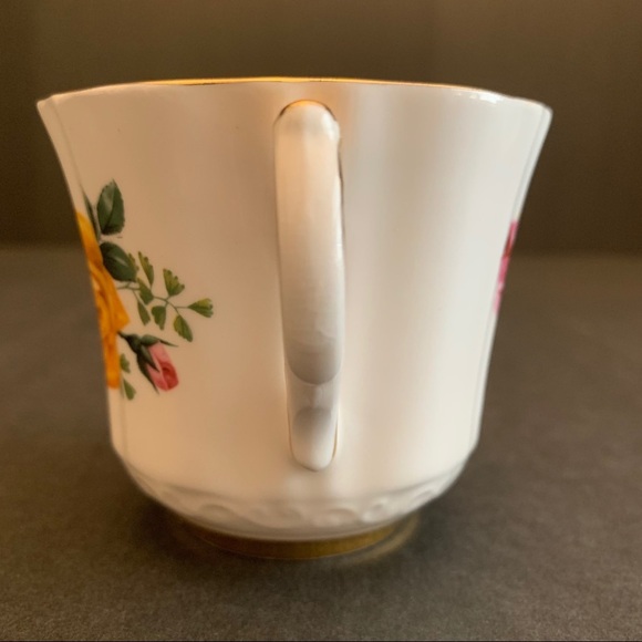 Royal Windsor Fine Bone China cup and saucer - Picture 7 of 16